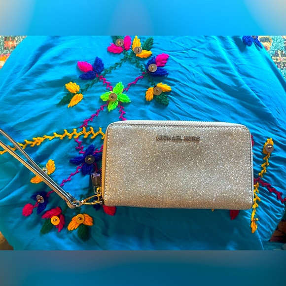Sparkly silver Michael Kors zippy wallet.Apx 4 1/2 by 7”. EUC - Picture 1 of 8